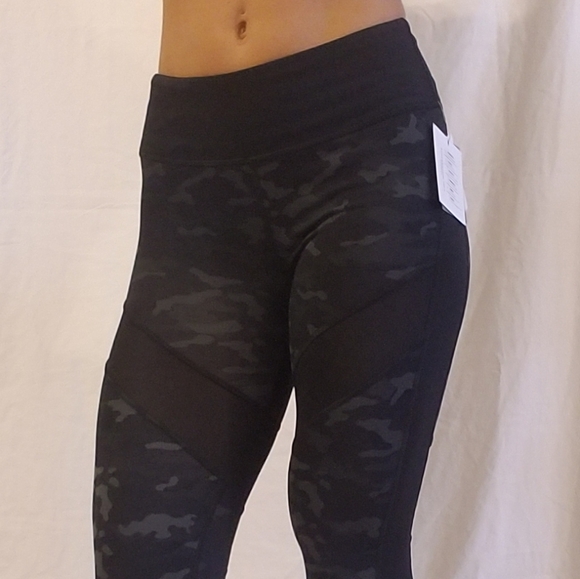 NWT Threads 4 Thought Kellyn camo leggings - Picture 14 of 16